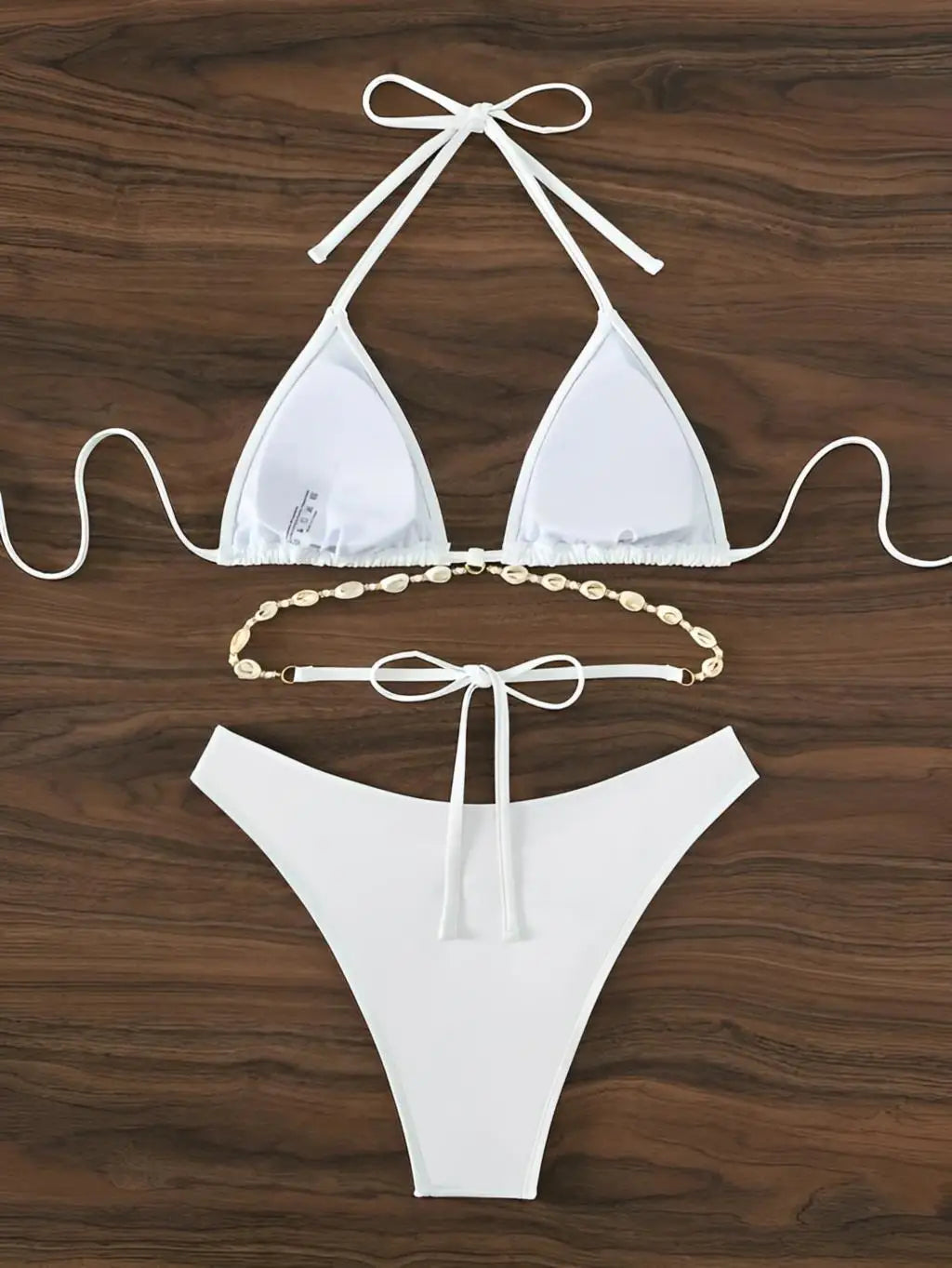 Bikini triangle avec décoration coquillage