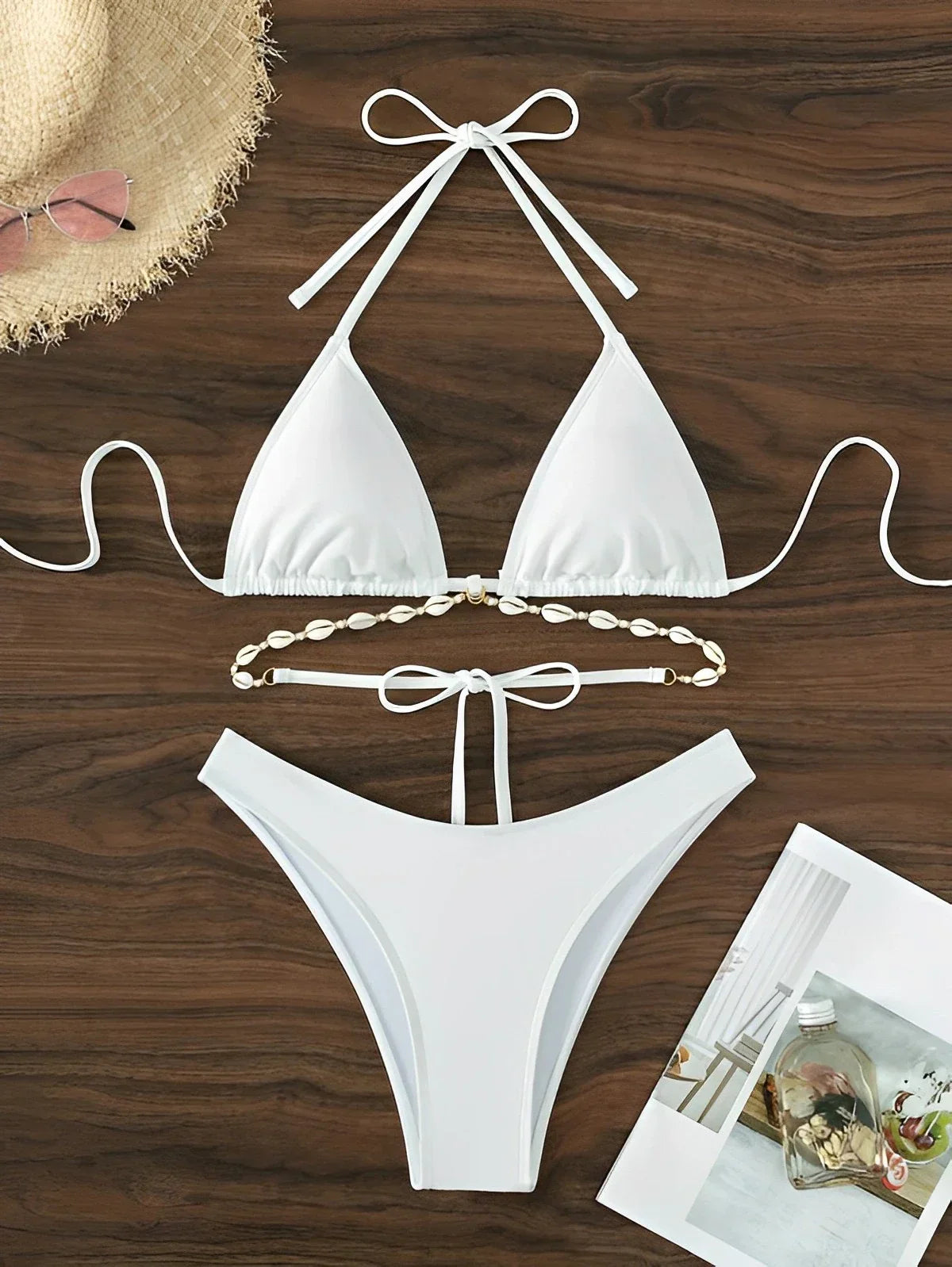 Bikini triangle avec décoration coquillage