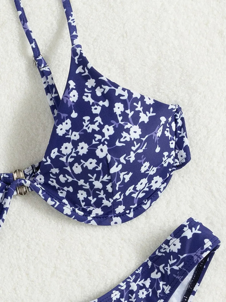 Bikini bleu marine fleuri